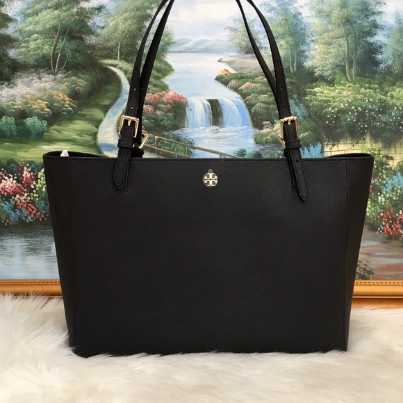 Tory Burch Handbags - Tory Burch LG Emerson Buckle Tote